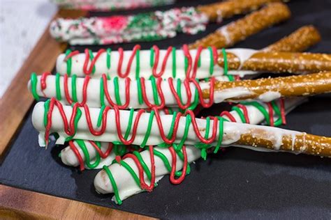 Christmas Pretzel Rods | Fun and festive holiday treat!