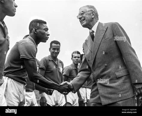 Pele 1958 world cup hi-res stock photography and images - Alamy