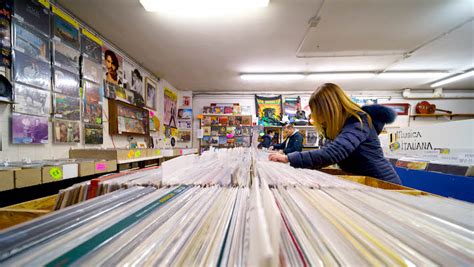 Vinyl Records Just Had Biggest Sales Week In Three Decades