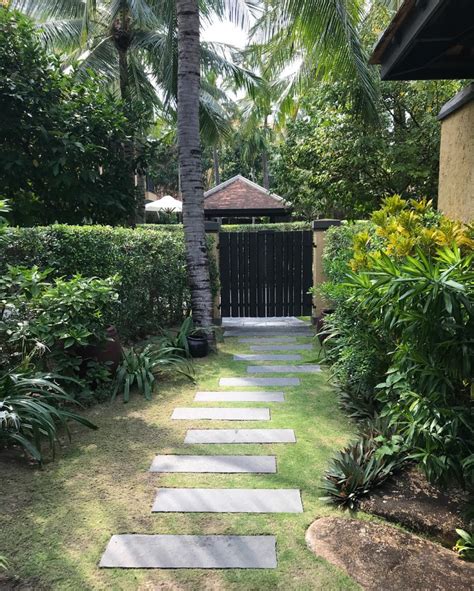 Review : Anantara Mui Ne Resort, Vietnam (Green Andesite Pool Tiles ...