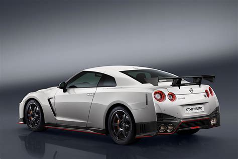 Nissan Unveils 2017 GT-R Nismo At Nurburgring, Comes With 600 HP ...