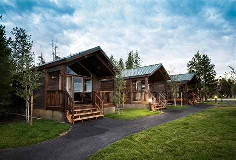 Booking.com: Lodge Explorer Cabins at Yellowstone , West Yellowstone, USA - 197 . Book your ...