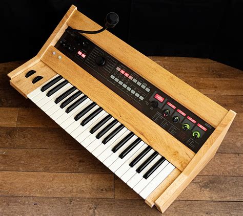 MATRIXSYNTH: Unique Korg R3 synthesizer in a custom wooden high quality case