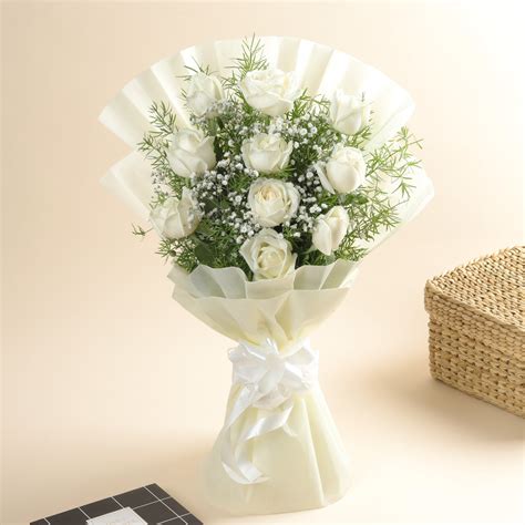 10 White Roses Bouquet – The Gift Studio