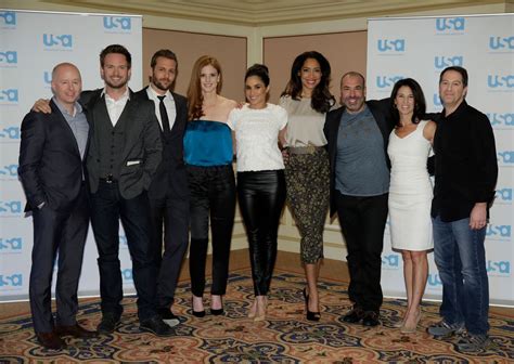 Suits stars avoid Meghan Markle shout-out during highly-anticipated Golden Globes reunion ...