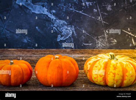 Fall harvest of pumpkins Stock Photo - Alamy