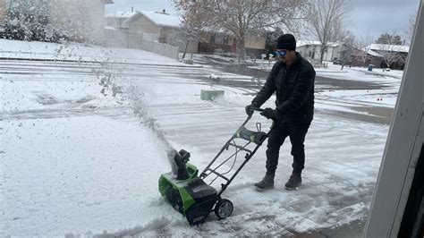 How to use a snow blower: 6 steps for an easy winter