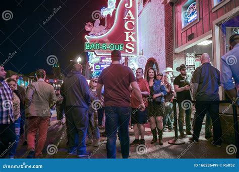 Broadway by Night in Nashville, TN Editorial Stock Image - Image of ...