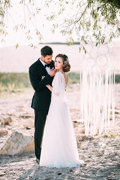 Dreamy Beach Wedding: Styled Photo Shoot in Tender Sunlight – Beach Wedding Tips