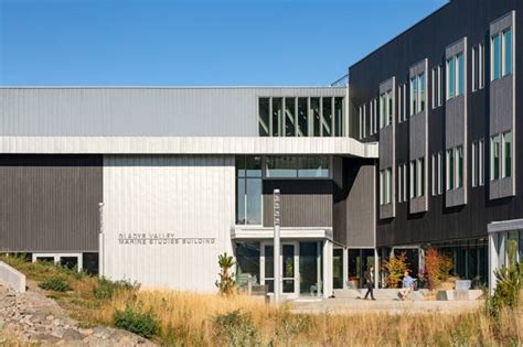 Oregon university facility boasts modern design with new roofing and cladding - Construction ...