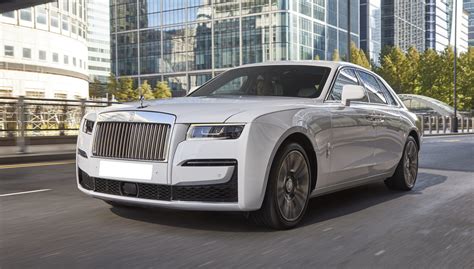 Rolls-Royce Ghost Review 2021 | carwow