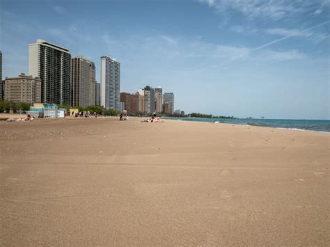 Oak Street Beach – Chicago Traveler