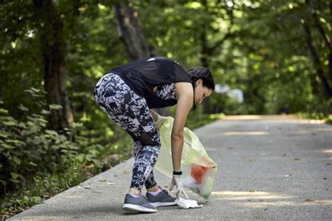 Why plogging is one of the biggest fitness trends of 2023