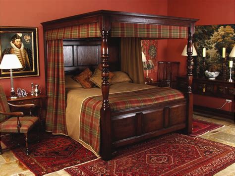 Reproduction tudor style bed Not my style at all, but tge wood is beautiful, and I like the rich ...