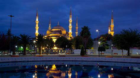 Majestic Sultan Ahmed Mosque at Night - 4K Ultra HD Wallpaper