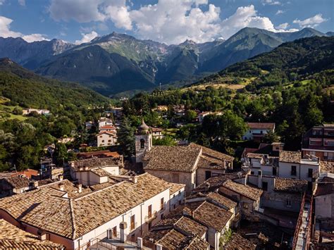 Isola del Gran Sasso d’Italia, nuovo video promozionale e nostro speciale sulla città - Tesori d ...