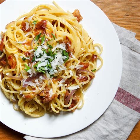 Spaghetti Carbonara: Receta e shijshme 10-minutëshe e Gordon Ramsay-t ...