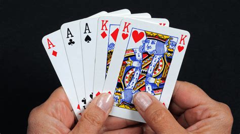 What is Full House in Poker? Know in Detail