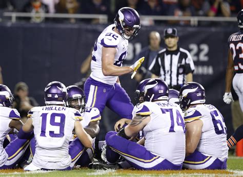 Vikings vs. Bears: Highlights, game tracker and more