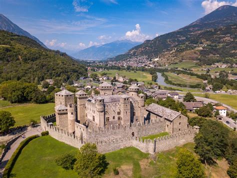 Aosta Valley and its Castles to visit - Italia.it