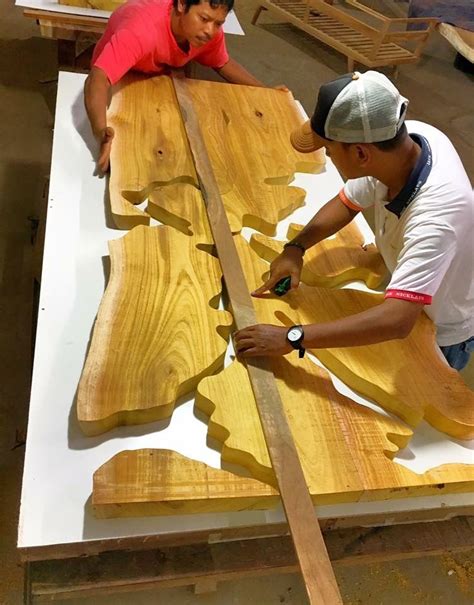 process is making table | Resina e madeira, Decoração com madeira, Resina epóxi