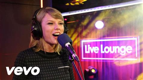 Taylor Swift - Shake It Off in the Live Lounge | Shake it off, Taylor swift, Vevo