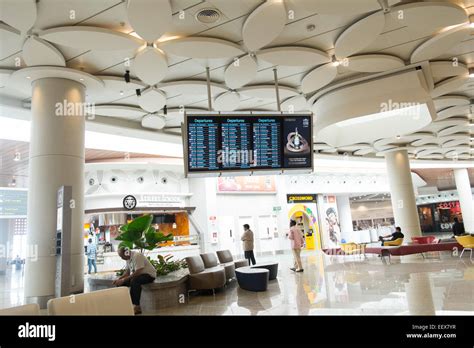 Mumbai airport duty free hi-res stock photography and images - Alamy