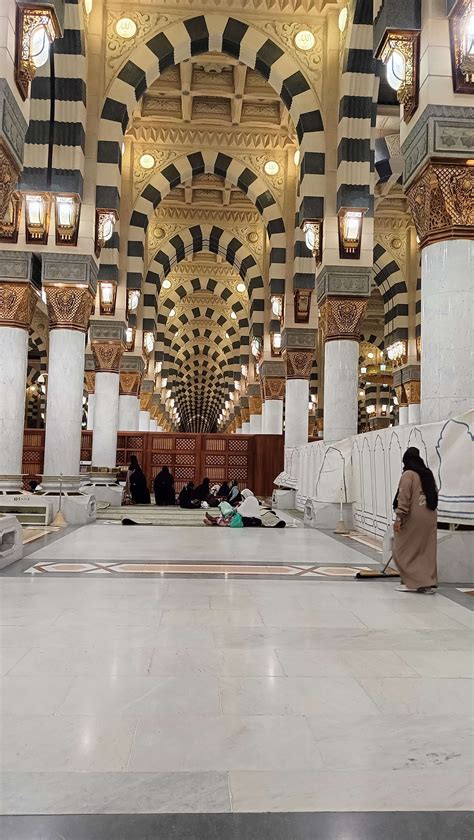 RRI.co.id - Bergaji Kecil, Pekerja Indonesia Cari Keberkahan Masjid Nabawi