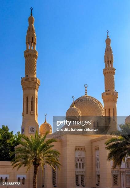 Jumeirah Mosque Night Photos and Premium High Res Pictures - Getty Images