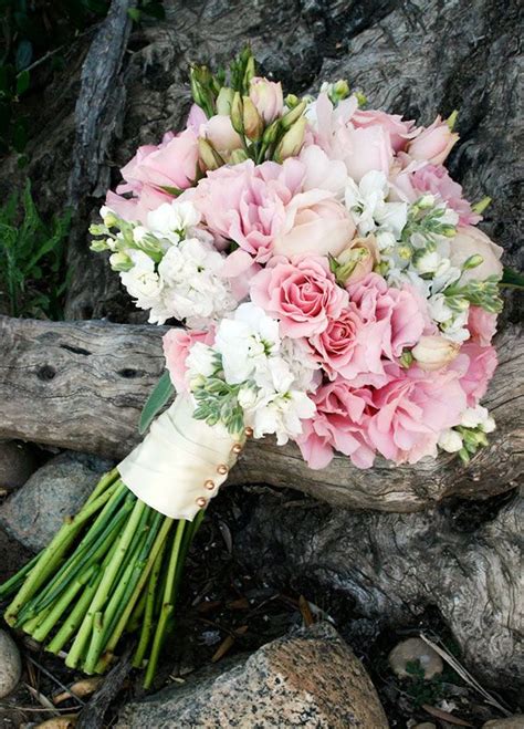 The 25+ best Lisianthus wedding bouquet ideas on Pinterest | Lisianthus wedding flower photos ...