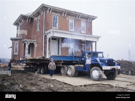 House on truck trailer ready for move Ohio USA home moving historic Stock Photo: 15893987 - Alamy