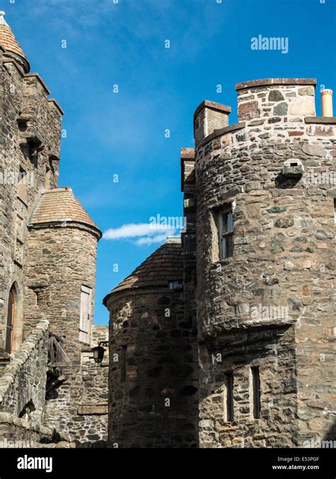 Eilean Donan Castle interior courtyard view Stock Photo - Alamy