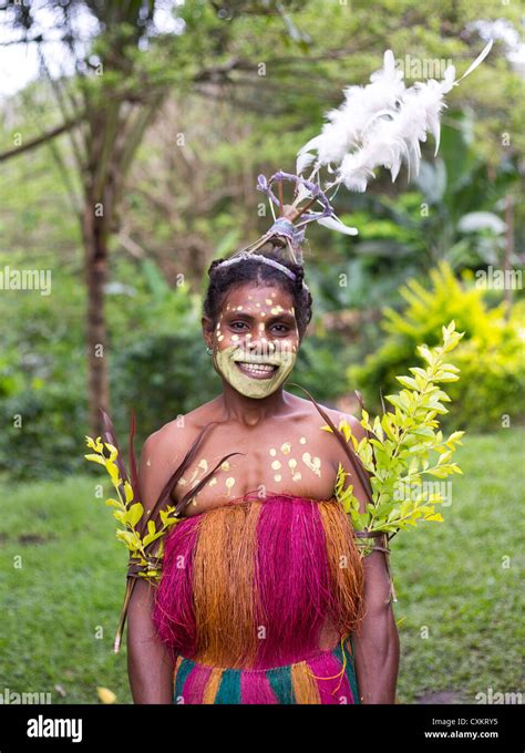 Papua new guinea tribe smile hi-res stock photography and images - Alamy