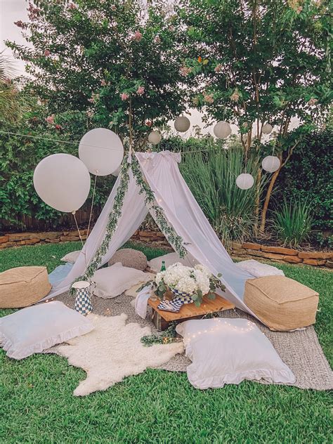 How to Create a Perfect Outdoor Picnic this Summer