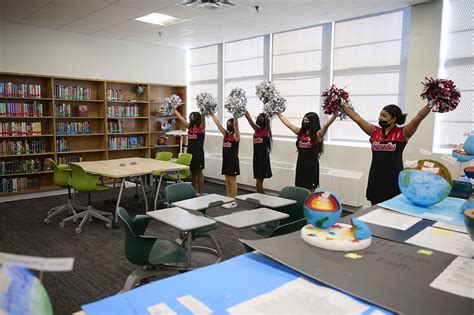 Franklin Middle School Gets New Library - People Newspapers