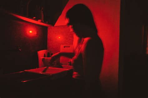 How to Best Build Your Own DIY Darkroom for Film Photography