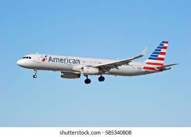 2,309 American Airlines Pilot Wings Images, Stock Photos & Vectors ...