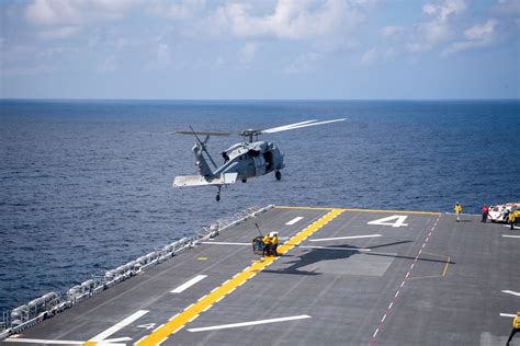 DVIDS - Images - Flight Operations Onboard USS Boxer (LHD 4) [Image 5 of 7]