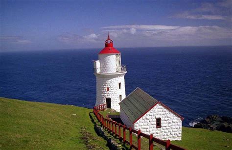 Lighthouse on islands | Lighthouse on Nolsoy Island, Faroe Islands ...