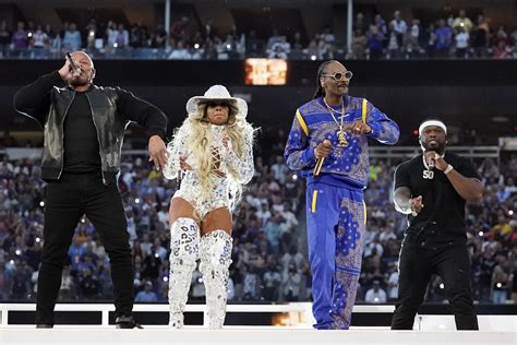 Halftime Review: Dre, Snoop and friends deliver epic show | AP News