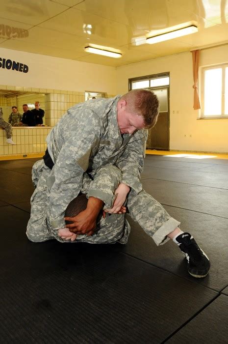 Combatives instructor fighting to make a difference for junior Soldiers ...