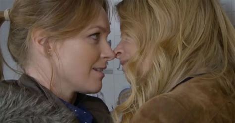 Emmerdale's Charity and Vanessa get it on with some weird animal flirtation - Mirror Online