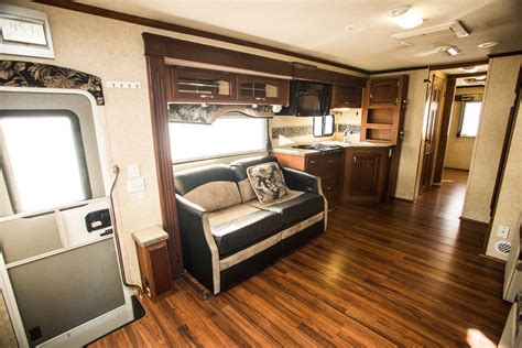 jayco-Seneca-Diesel-35-rent-interior1 - Reyes RV Rental