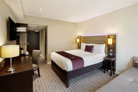 PREMIER INN MANCHESTER TRAFFORD CENTRE WEST HOTEL $33 ($̶5̶3̶) - Prices ...