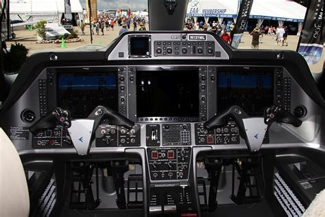 Embraer Phenom 100 Cockpit