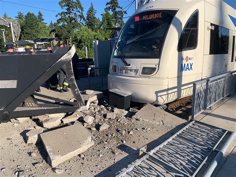 Three injured when Oregon light rail train runs through end-of-track ...