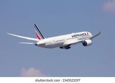 103 B787 Cockpit Images, Stock Photos & Vectors | Shutterstock