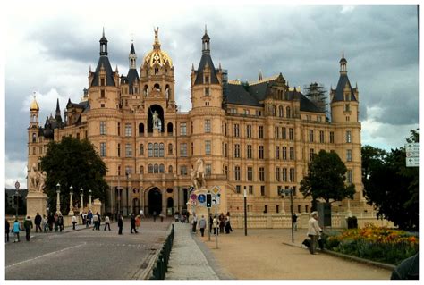 Step back in time with the Schwerin castle in Germany ...