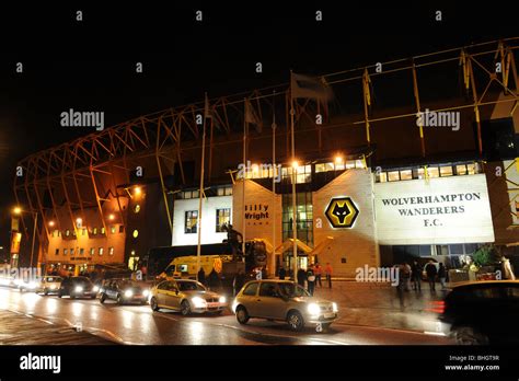 Molineux stadium at night home of Wolverhampton Wanderers Football Stock Photo, Royalty Free ...