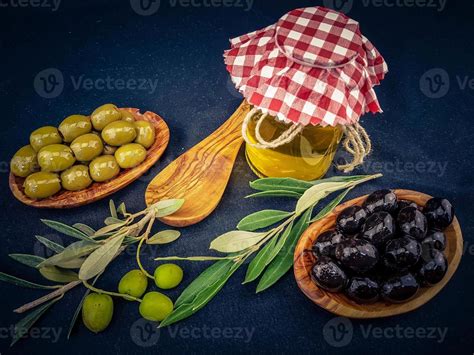 cold pressed extra virgin olive oil 14901757 Stock Photo at Vecteezy